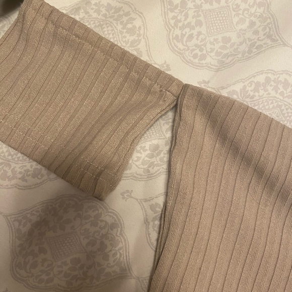 Showpo Petite Tan Ribbed off shoulder body suit - Picture 3 of 4